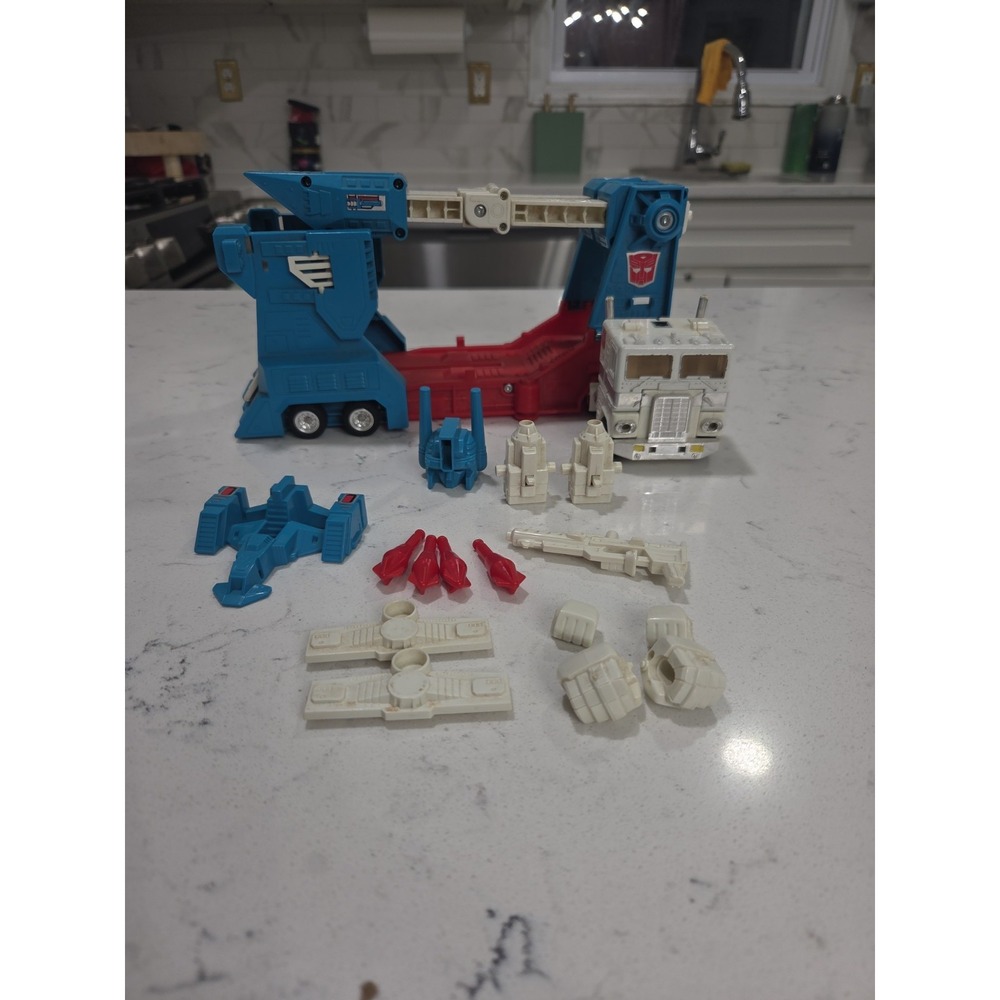 Vintage G1 Transformers Ultra Magnus Complete  1986 Hasbro